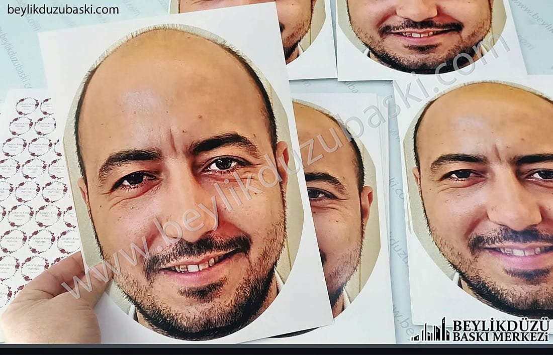 maske, yüz için maske, kutlama için, yüze takılan maske, fotokopide uygun fiyatlı maske baskısı, 300 gr kuşe kağıda kaliteli resim baskı, lastikli maske Surat baskılı, lastikli kutlama maskesi, kesim, delik ve lastik müşteriye aittir, sadece 1 adet baskı fiyatıdır maske, yüz için maske, kutlama için, yüze takılan maske, fotokopide uygun fiyatlı maske baskısı, 300 gr kuşe kağıda kaliteli resim baskı, lastikli maske