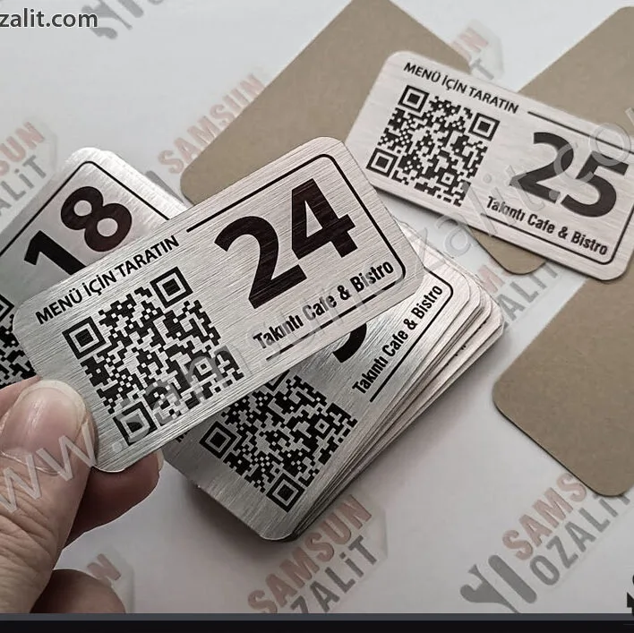 QR kod baskılı Metal etiket, cafe, restauran, otel, büfe gibi yemek işletmeleri için, masa üzerine konulan metal etiket, QR menüye bağlanan kod baskısı, masa numarası baskısı