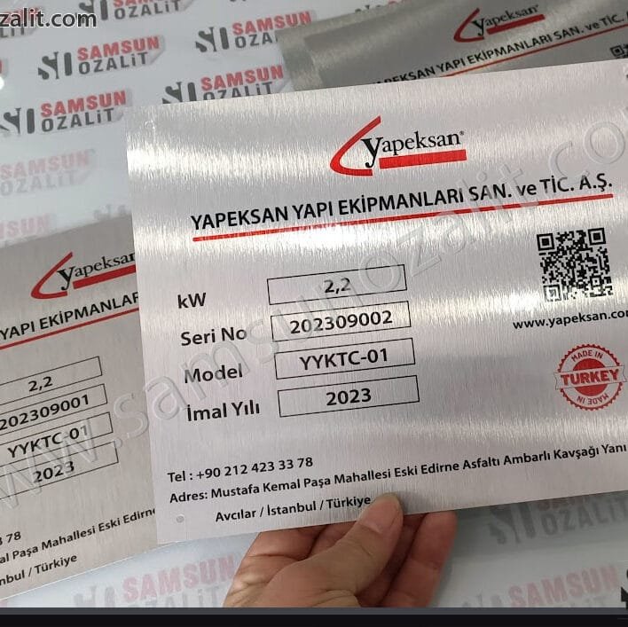 Samsun makine etiketi üretimi, az adet üretimler yapılabilir, grafik tasarım desteği verilir, yapeksan metal etiket, makine etiketi, metal makina tanıtım etiket baskısı, kaliteli makina etiketi baskıları, hızlı üretim, tasarım desteği, ebat ve adede göre etiket üretimi