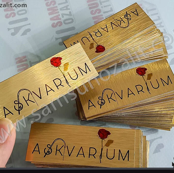 Samsun baskı merkezi, metal etiket baskısı, sarı metal etiket baskısı, pirinç renk metal etiket baskısı, kaliteli metal etiket baskısı, arkası bantlı etiket, ürün logo ve içerik baskılı metal etiket üretimi, samsun reklam, samsun ozalit, karadeniz bölgesi baskı merkezi