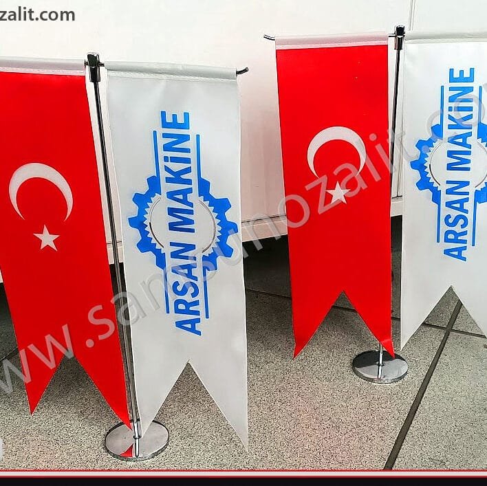 Samsun bayrak baskısı, masa bayrağı, kırlangıç şeklinde, masa bayrağı baskılı ürün, hızlı üretim, aynı gün gönderim, kaliteli baskı, T şeklinde masa bayrağı, tasarım desteği verilir, samsun reklam, acil reklam baskıları, kaliteli ürün, hızlı üretim, samsun reklam, samsun ozalit, samsun baskı merkezi