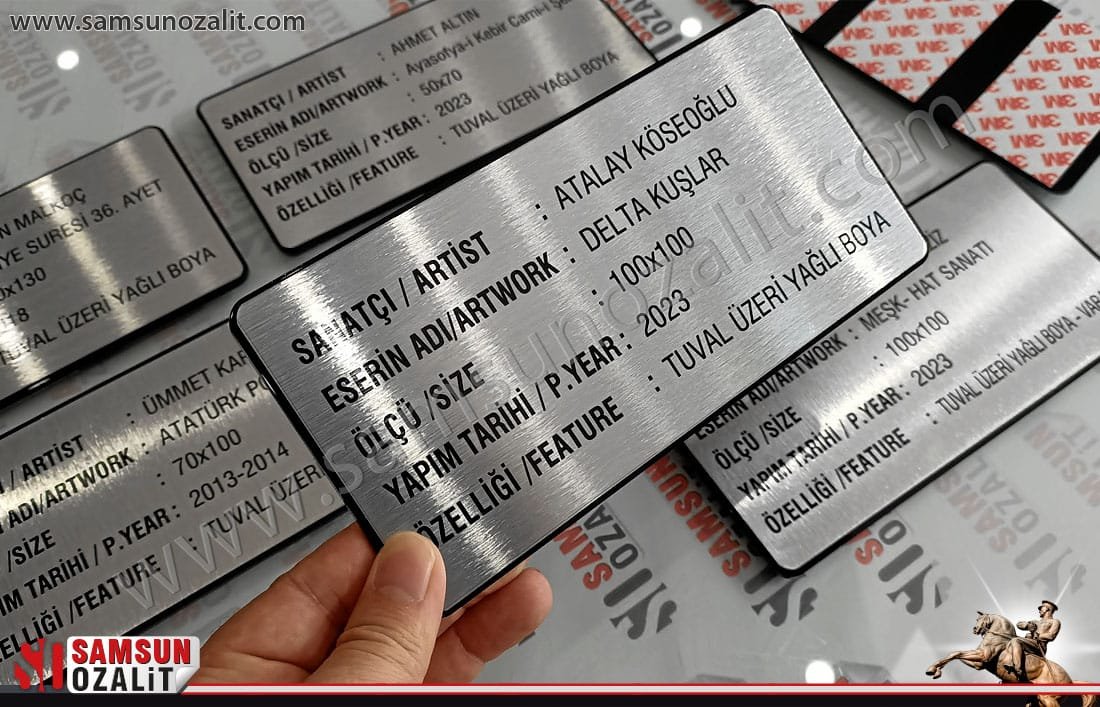 tablo altına eser tanıtım metal, kaliteli ürün, pleksi taban ve üzerine metal etiket, uygulaması yapılmıştır, hızlı üretim, istenilen adet yapılır, tanıtıcı ürün etiketi baskısı tablo altına eser tanıtım metal, kaliteli ürün, pleksi taban ve üzerine metal etiket, uygulaması yapılmıştır, hızlı üretim, istenilen adet yapılır, tanıtıcı ürün etiketi baskısı, aynı gün gönderim yapılır, samsun içine kurye teslimatımız vardır, samsun ozalit, proje baskı ve teslimat, samsun baskı merkezi